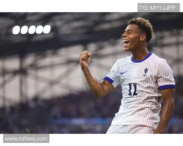 足球场上的菜鸟球星盘点那些技术不佳的明星球员